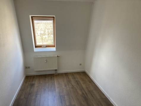 Fraureuth: *Schöne 3-Raumwohnung mit Balkon und Carport-Stellplatz optional!* - Kinderzimmer (14690)