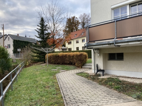 Fraureuth: *Schöne 3-Raumwohnung mit Balkon und Carport-Stellplatz optional!* - Außenanlage (14682)