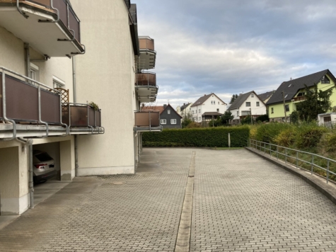 Fraureuth: *Schöne 3-Raumwohnung mit Balkon und Carport-Stellplatz optional!* - Hof (14683)