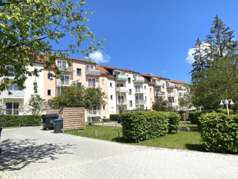 Ab 1.10.! Helle 1-Raumwohnung mit Singleküche und Balkon in Marienthal! - Außenanlage (10007)