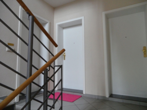 Ab 1.10.! Helle 1-Raumwohnung mit Singleküche und Balkon in Marienthal! - Wohnungseingang (10008)