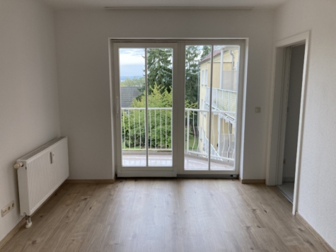 Ab 1.10.! Helle 1-Raumwohnung mit Singleküche und Balkon in Marienthal! - Wohn-/Schlafraum, Balkon (10010)