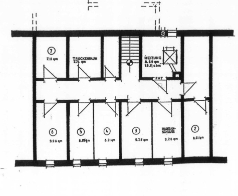 Denkmal-WGH zentrumsnah in Zwickau – Gewerbe + 4 WE, Balkone, 1 WE derzeit in Renovierung - Grundriss KG (11866)
