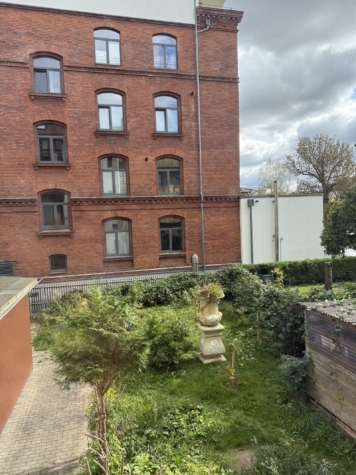 Denkmal-WGH zentrumsnah in Zwickau – Gewerbe + 4 WE, Balkone, 1 WE derzeit in Renovierung - Hinterhof (11874)