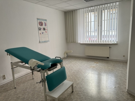 Perfekt für studentisches Wohnen in der Hochschulstadt Zwickau – Großes Potenzial in 1A-Lage - 1. OG Behandlungsraum (7666)