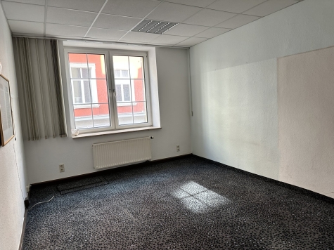 Perfekt für studentisches Wohnen in der Hochschulstadt Zwickau – Großes Potenzial in 1A-Lage - 1. OG Behandlungsraum (7667)