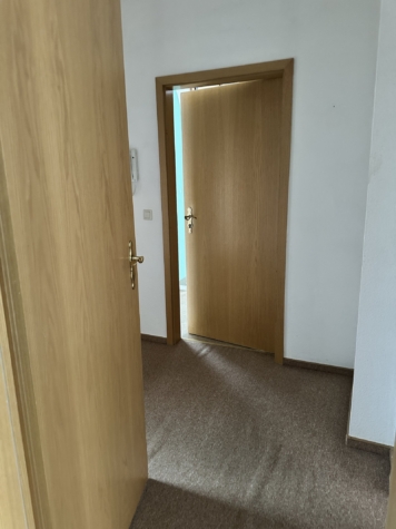 Sanierungsbedürftiges Mehrfamilienhaus mit 3 Wohneinheiten in Klingenthal! - Flur OG (11970)