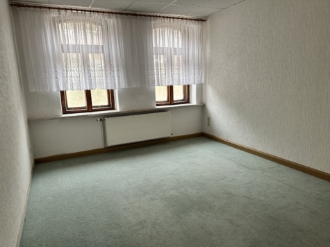 Sanierungsbedürftiges Mehrfamilienhaus mit 3 Wohneinheiten in Klingenthal! - Zimmer OG (11971)