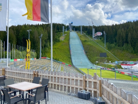 Sanierungsbedürftiges Mehrfamilienhaus mit 3 Wohneinheiten in Klingenthal! - Skisprung-Großschanze (11958)