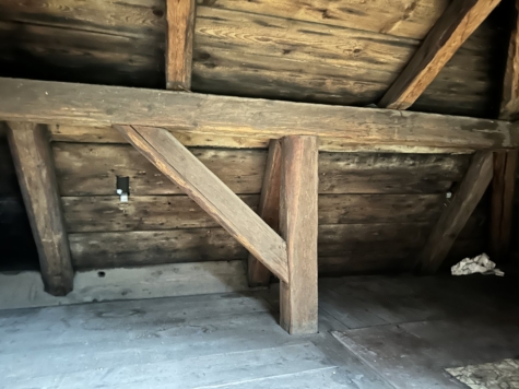 Sanierungsbedürftiges Mehrfamilienhaus mit 3 Wohneinheiten in Klingenthal! - Dachboden (11982)
