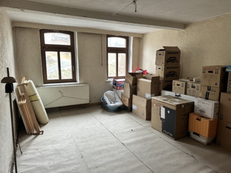 Sanierungsbedürftiges Mehrfamilienhaus mit 3 Wohneinheiten in Klingenthal! - Zimmer DG (11980)