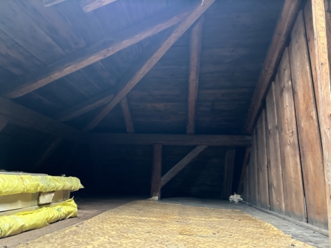 Sanierungsbedürftiges Mehrfamilienhaus mit 3 Wohneinheiten in Klingenthal! - Dachboden (11981)