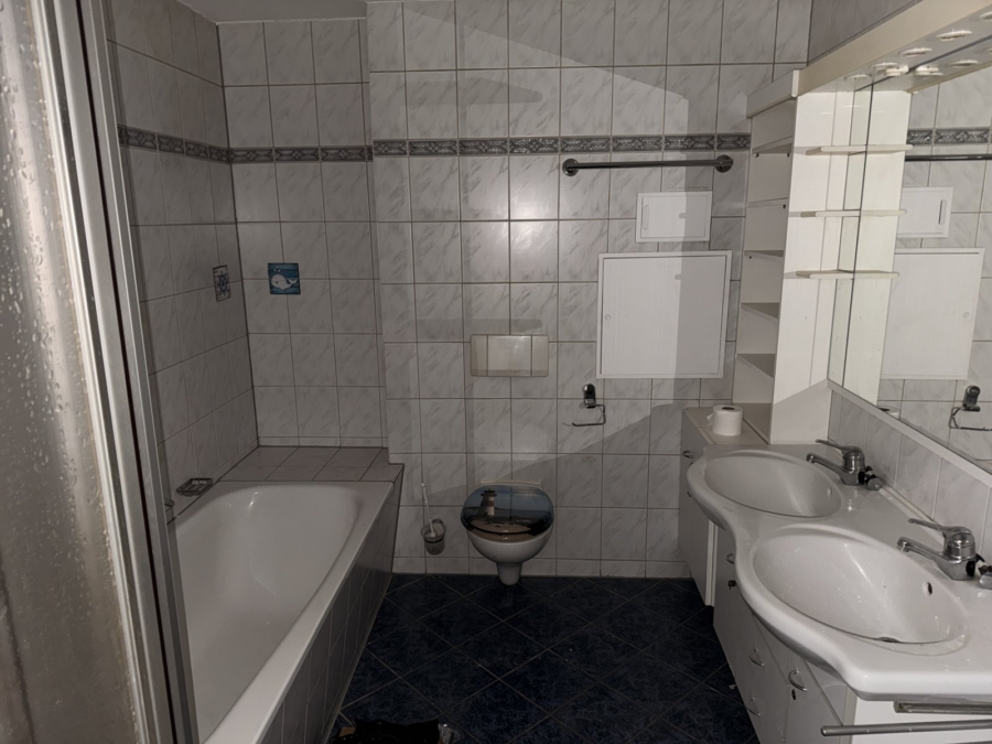 Bad mit Wanne & Dusche
