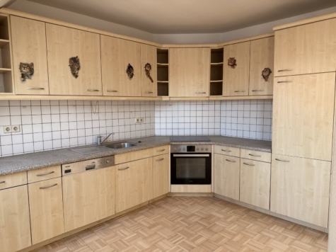 *Renovierte 4-Raum-Maisonettewhg. mit Balkon und EBK! Zentrumsnah!* - Einbauküche (15099)