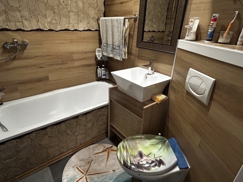 Modernisierte 3-Raum-Wohnung im 1. OG, Balkon u. Stellplatz - Badezimmer mit Badezimmer (582)