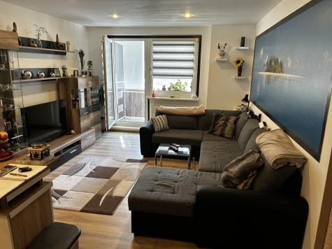Modernisierte 3-Raum-Wohnung im 1. OG, Balkon u. Stellplatz - Wohnzimmer (576)