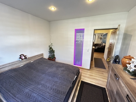 Modernisierte 3-Raum-Wohnung im 1. OG, Balkon u. Stellplatz - Schlafzimmer (584)