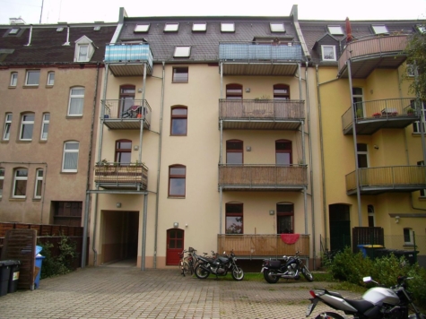 Ab 1.8.26! Schöne 2-Raum-Maisonettewhg. mit Balkon, EBK und Stellpl.! - Rückansicht (9399)