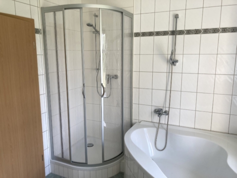Ab 1.1.27 *Wohnen in einer Villa in Planitz Nähe Schloßpark* - Badezimmer (14942)