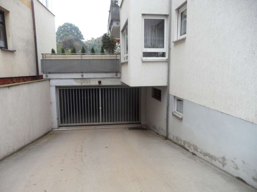 Tiefgarageneinfahrt