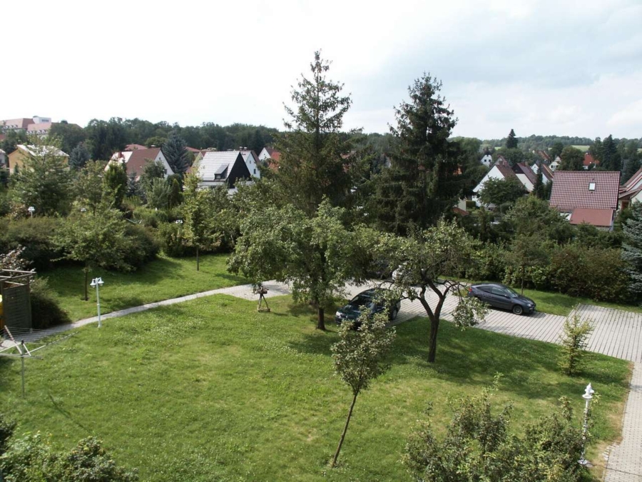 parkähnliche Außenanlage