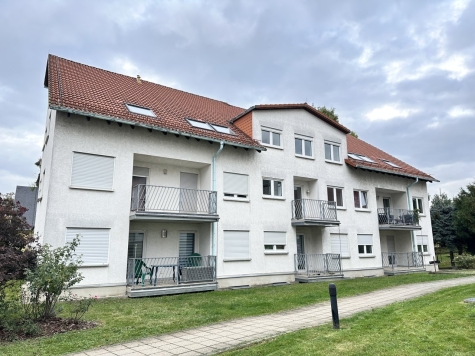 Frisch renoviert! 2-Raumwhg. mit Balkon, TG-Stpl. (duplex, saniert), Neubau 1997! Leerstand! - Außenansicht (2795)