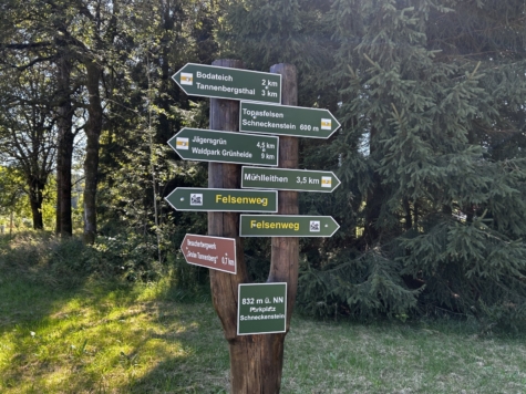 Sanierungsbedürftiges, unberäumtes Ferienhaus mit Garten und Stellplatz in ruhiger Lage! - Wanderwege (9471)