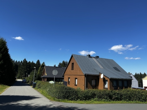Sanierungsbedürftiges, unberäumtes Ferienhaus mit Garten und Stellplatz in ruhiger Lage! - ruhige Straße (9469)