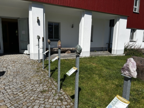 Sanierungsbedürftiges, unberäumtes Ferienhaus mit Garten und Stellplatz in ruhiger Lage! - Mineralienzentrum (9476)