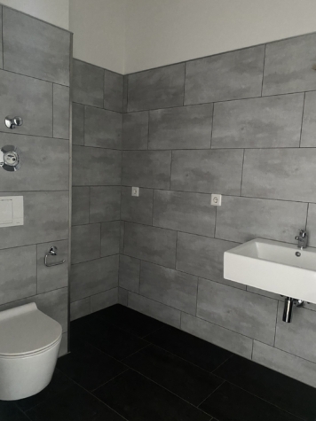 Moderne 3-Zimmer-Wohnung mit Balkon u. EBK in Zwickau-Pölbitz! - Bad mit Wanne (13183)