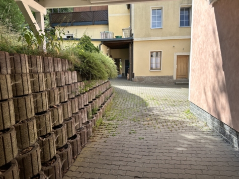 Aus Geschäftshaus wird Traumhaus! Attraktive Immobilie mit Wohnkonzept - Zufahrt (15457)