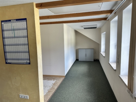 Aus Geschäftshaus wird Traumhaus! Attraktive Immobilie mit Wohnkonzept - Obergeschoss (15472)