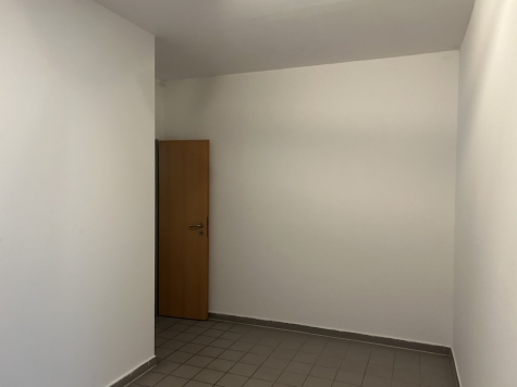 Bezugsfertige Gewerbeeinheit mit Carport-Stpl. nähe Zentrum! Denkmalschutz! - Personalbereich (7383)