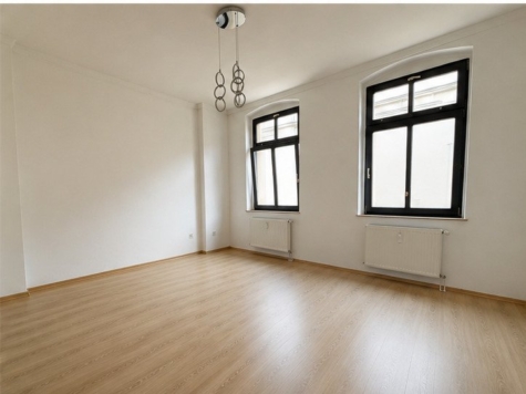 Ab 1.11.! 3-Raumwohnung mit Balkon und Einbauküche in Zwickau! - Wohnzimmer (12259)