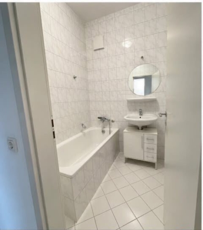 Ab 1.11.! 3-Raumwohnung mit Balkon und Einbauküche in Zwickau! - Bad mit Wanne (12264)