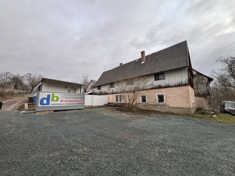 Einzigartiges Anwesen mit Wohnhaus, Gewerbeflächen, Ferienwohnungen und großem Naturareal! - Bauernhaus und Werkstattgebäude (5776)