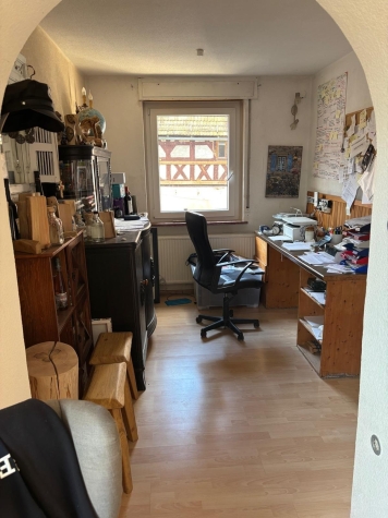 Einzigartiges Anwesen mit Wohnhaus, Gewerbeflächen, Ferienwohnungen und großem Naturareal! - Arbeitszimmer (5812)