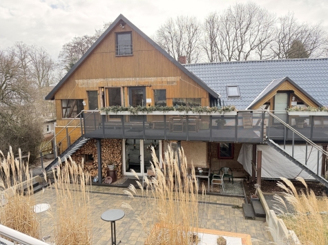 Einzigartiges Anwesen mit Wohnhaus, Gewerbeflächen, Ferienwohnungen und großem Naturareal! - Außenansicht (5770)