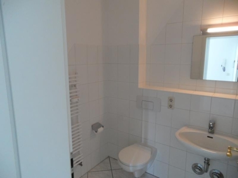 Helle 2-Raum-Wohnung mit Südbalkon und Stellplatz! Vermietet! - Bad mit Wanne (9275)