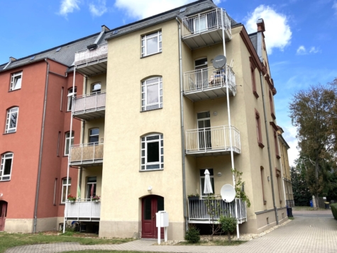 Helle 2-Raum-Wohnung mit Südbalkon und Stellplatz! Vermietet! - Rückseite mit Balkonanlage (9265)