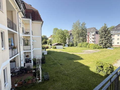 Frisch sanierte 3-Raumwohnung mit Balkon, TG-Stellpl. & Fahrstuhl! - Ausblick Balkon (6850)