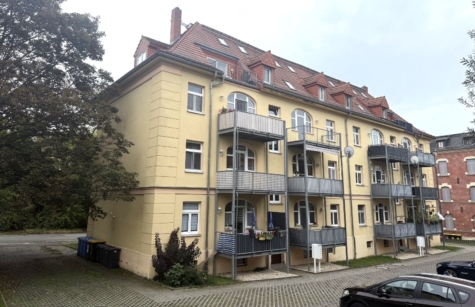Vermietete 4-Raum-Maisonette-WE! 2 Balkone, Stellplatz, Tageslichtbad! - Rückseite mit Balkonanlage (9444)