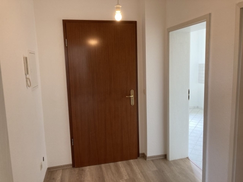 Zentrumsnahe 1-Raumwohnung mit Einbauküche! Vermietet! - Flur (6491)