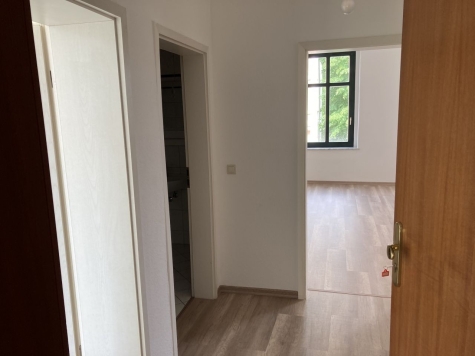 Zentrumsnahe 1-Raumwohnung mit Einbauküche! Vermietet! - Flur (6492)