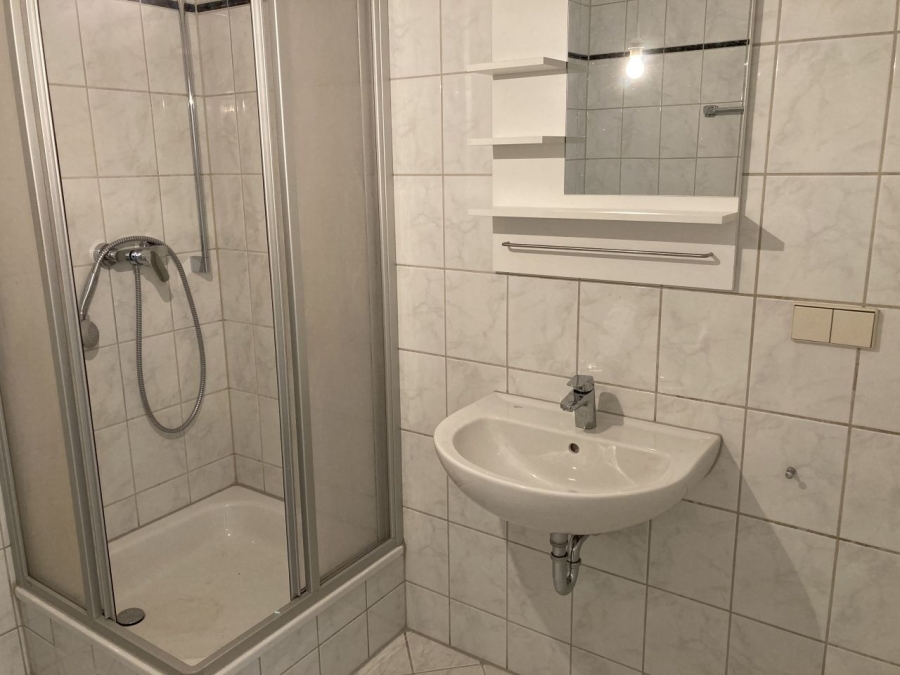 Badezimmer mit Dusche