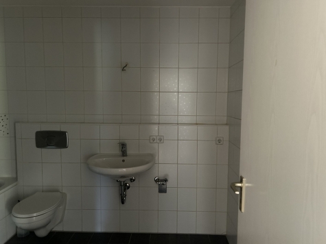 3-Raum-Wohnung Nähe Muldenaue. 1.OG, Balkon, TG-Stellplatz - Badezimmer (5853)