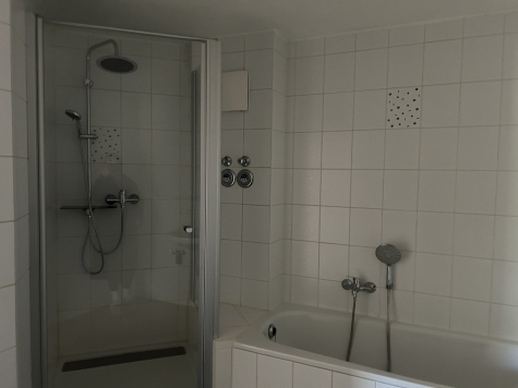 3-Raum-Wohnung Nähe Muldenaue. 1.OG, Balkon, TG-Stellplatz - Badezimmer (5851)