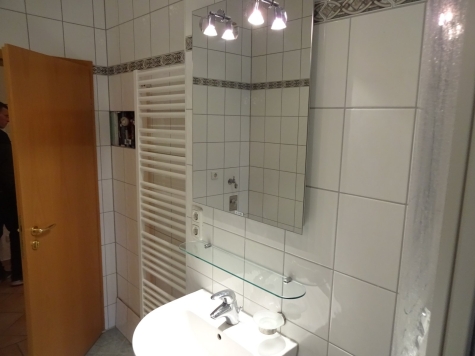 Zentrumsnahe 2 Raumwohnung mit Tageslichtbad! - Badezimmer (7185)