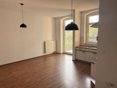 Schöne 3-Raumwohnung mit Balkon u. EBK in Plauen! Zentrumsnah! - Wohnzimmer (14899)
