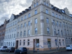benachbartes Eckgebäude